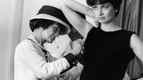 ou est que cococ chanel a appris a coudre|coco chanel oeuvre.